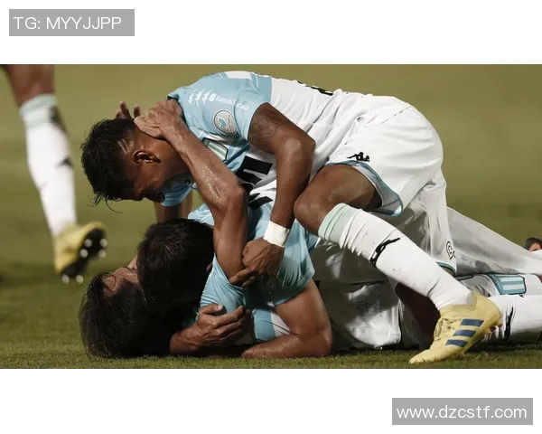 荷兰足球传奇老将的辉煌历程与成就回顾