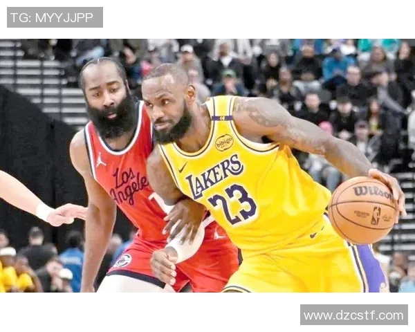 快船与湖人激战正酣精彩对决引发球迷热议与期待